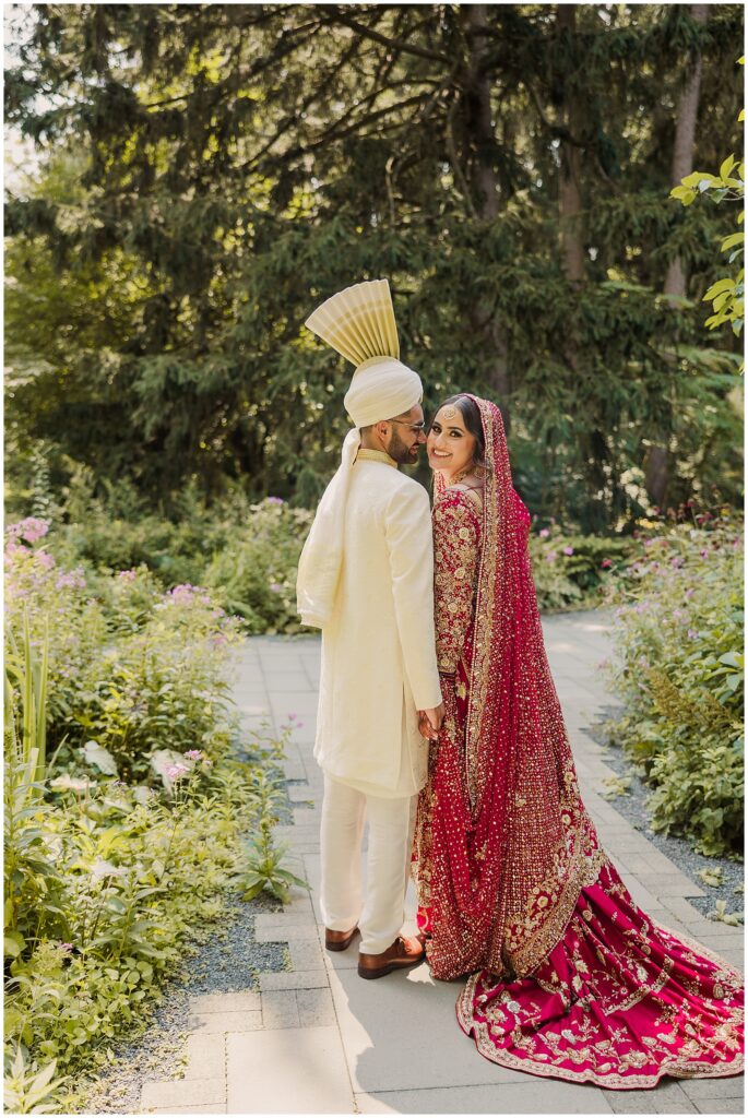 Pakistani couple pre-wedding shoot at the The Gardens at New Fields Museum in Indiana